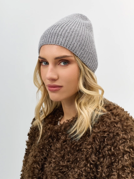 Тонкая шапка в мелкий рубчик