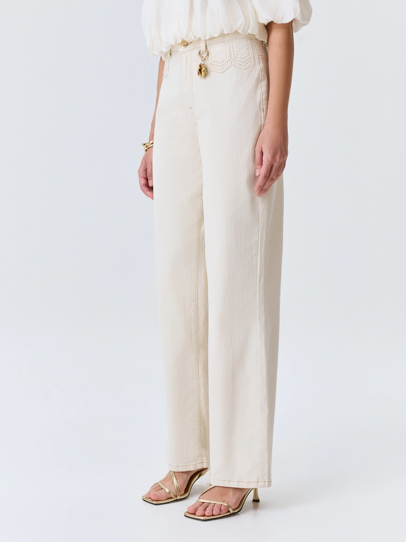 Прямые джинсы с металлическим декором