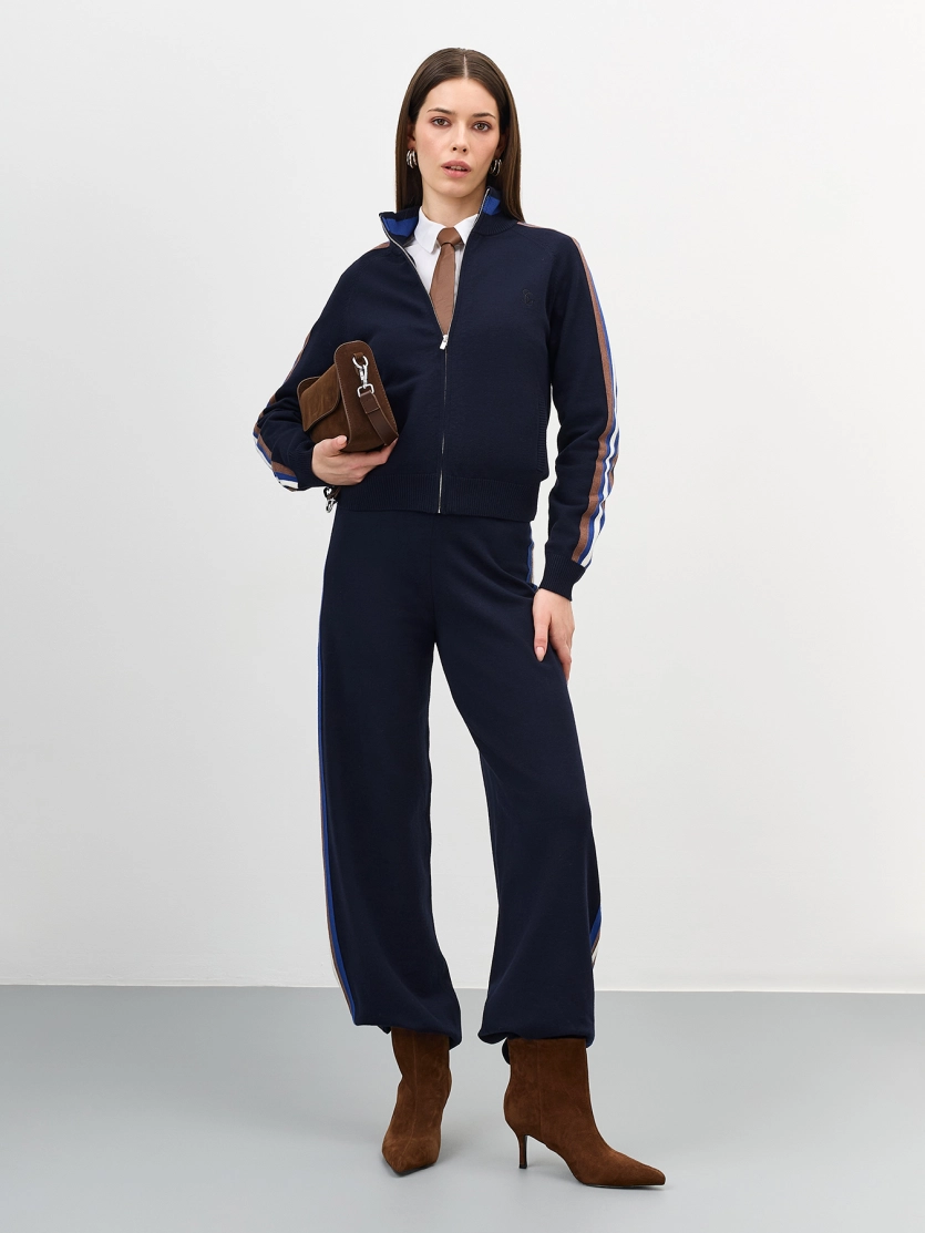 Вязаный бомбер с лампасами