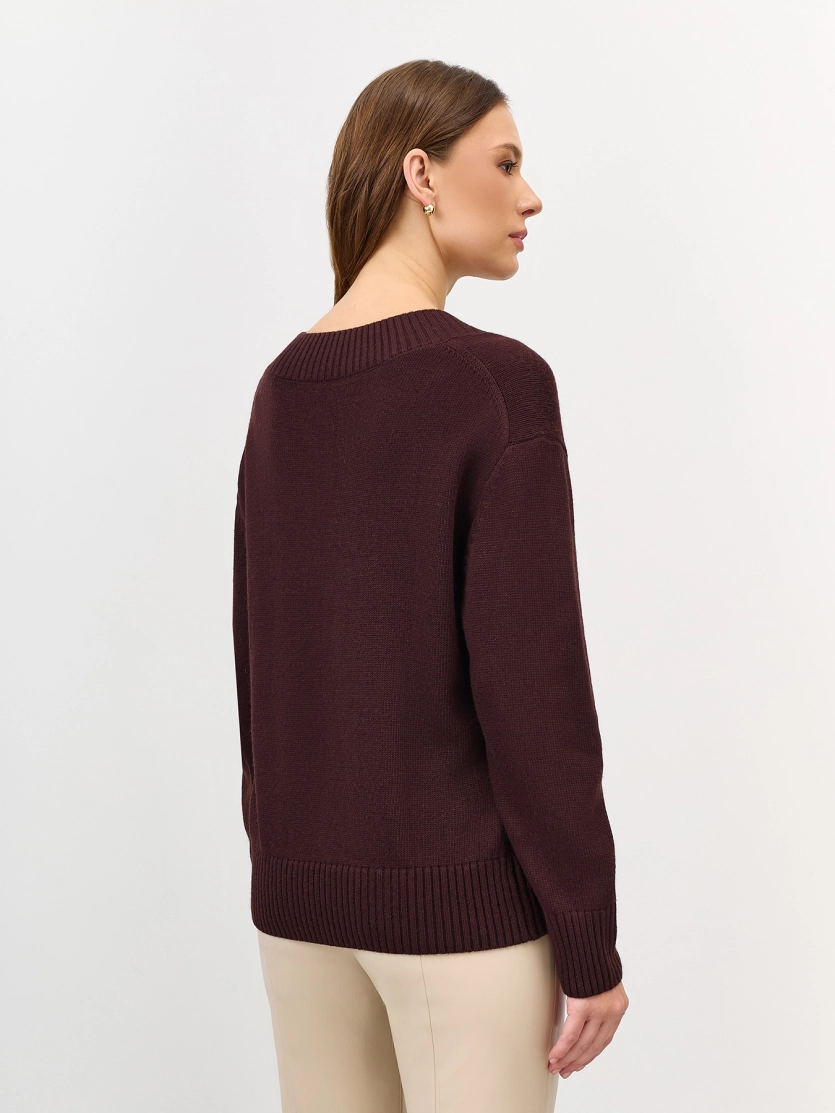 Базовый джемпер с V-образным вырезом