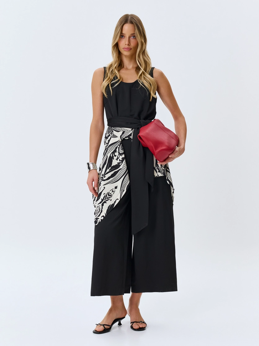 Свободный комбинезон из района