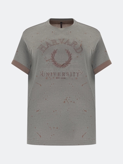 Футболка с дестроями в стиле "College" 