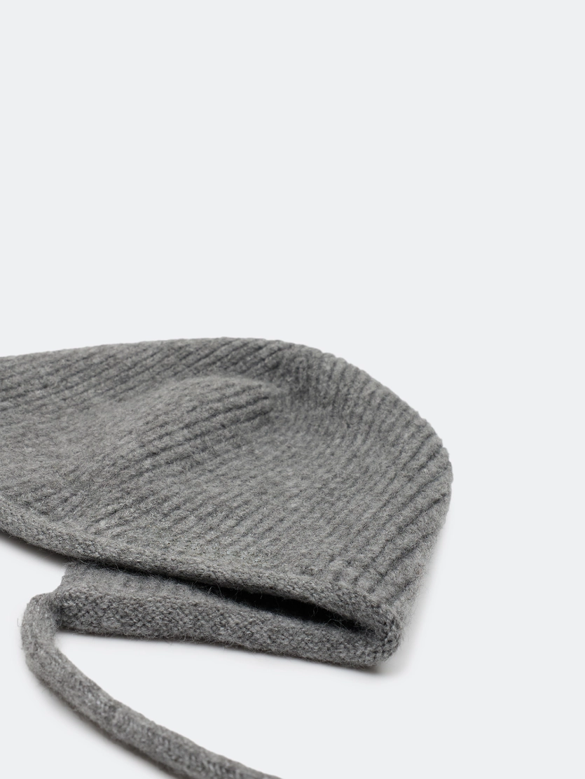 Шапка-чепчик с завязками