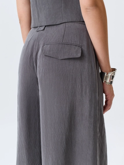 Брюки с акцентными складками из лиоцелла