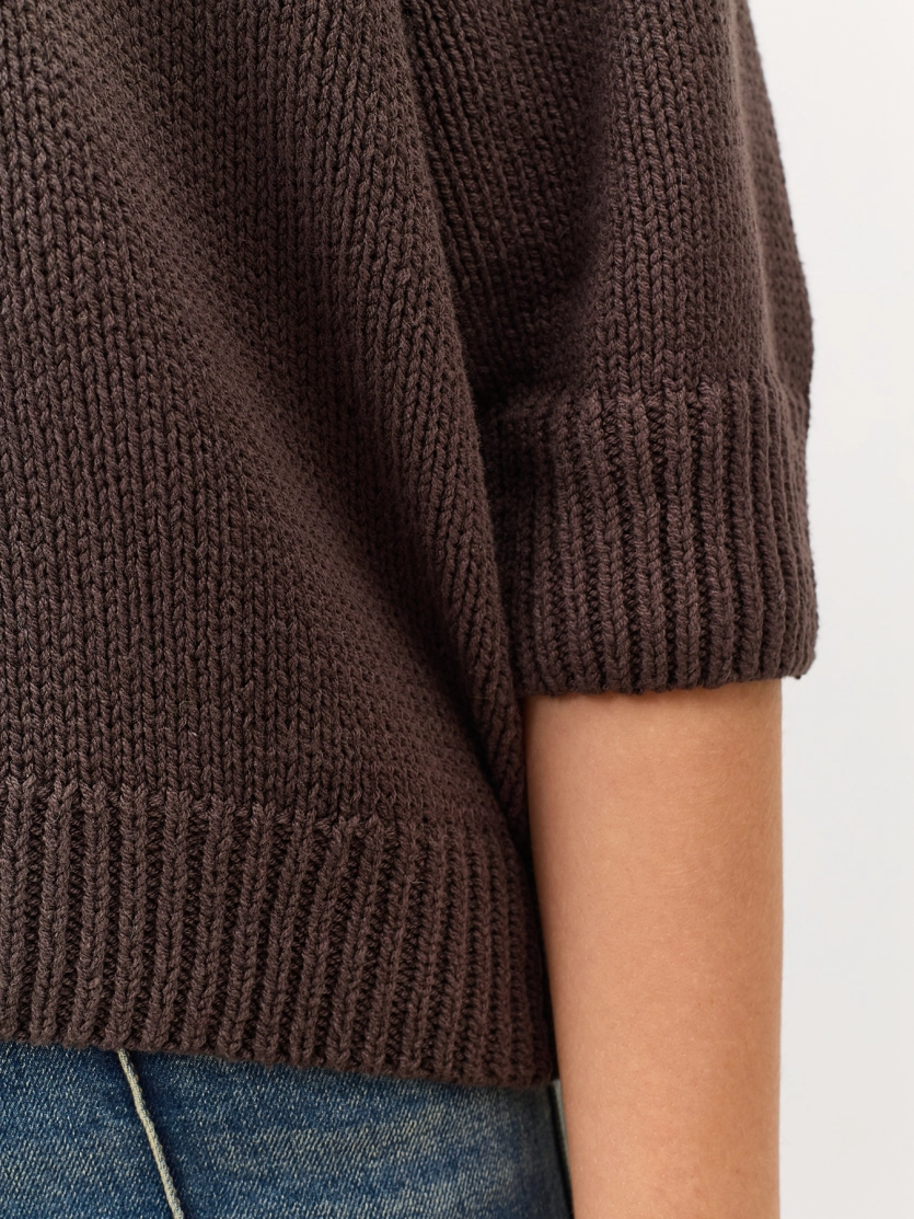 Свободный укороченный свитер