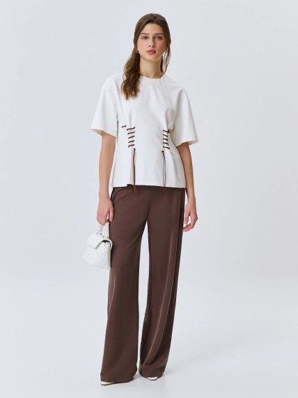 Джемпер с контрастной шнуровкой