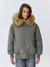 Oversize бомбер с меховым капюшоном