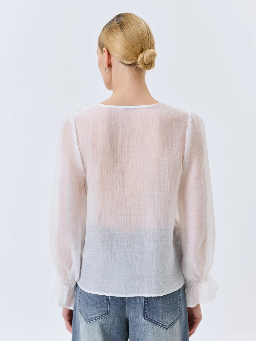 Романтичная блузка с воланами