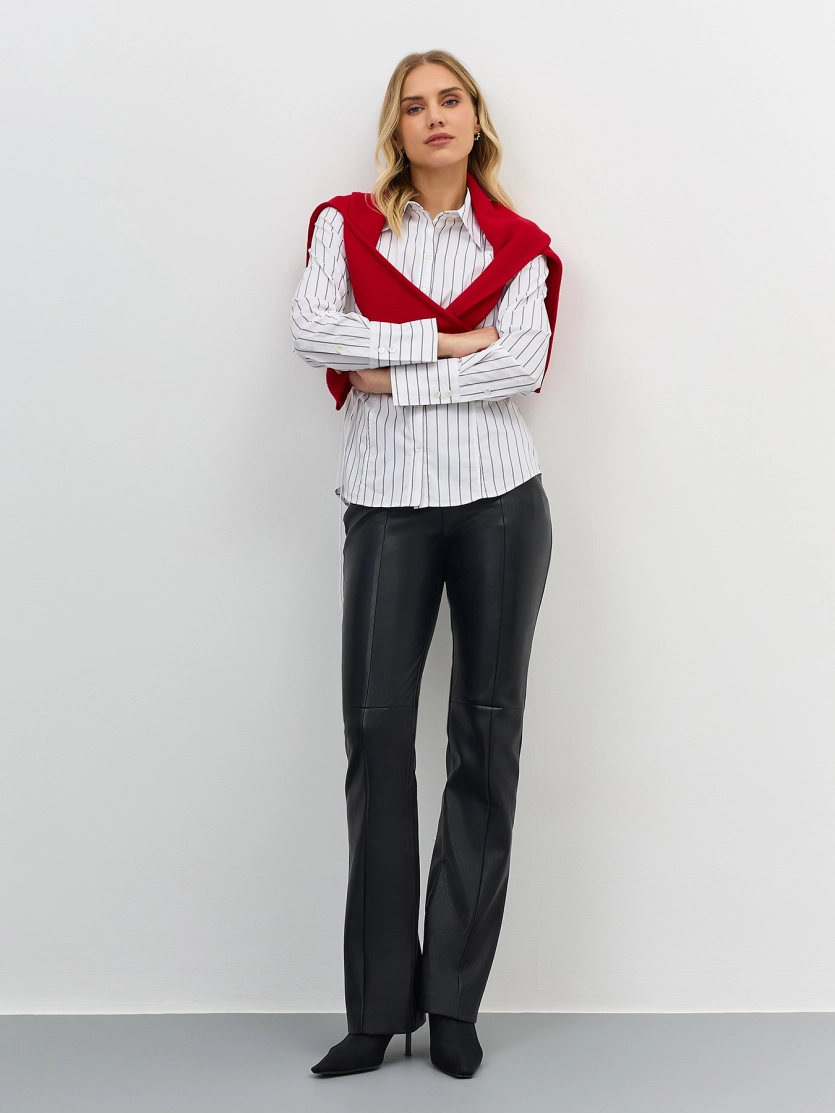 Приталенная рубашка в тонкую полоску