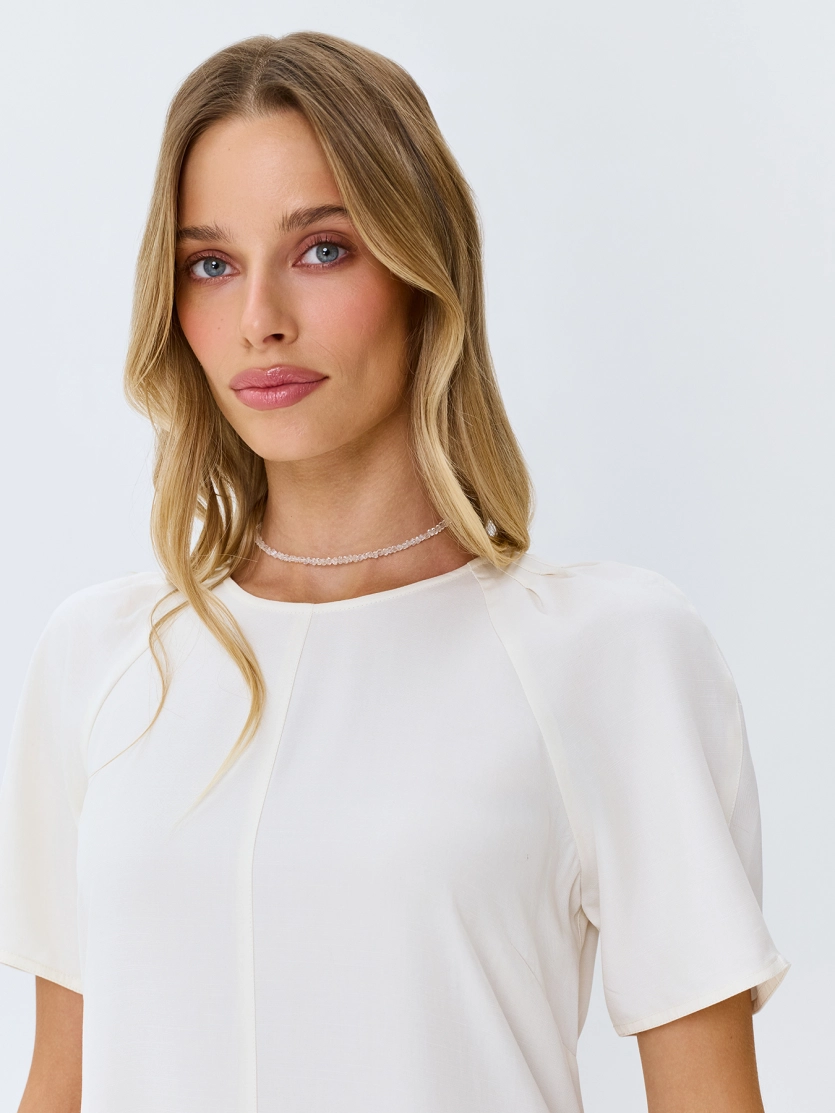 Платье А-силуэта с деталью на спинке