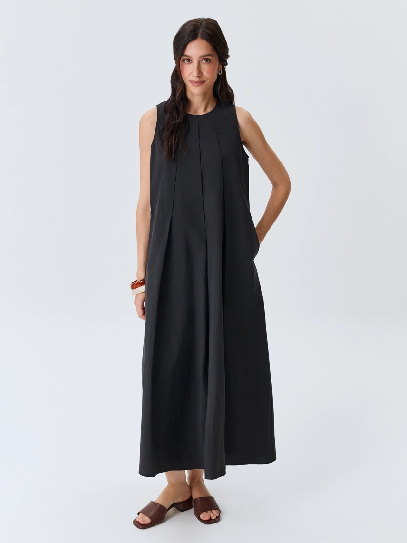 Платье макси с акцентными складками