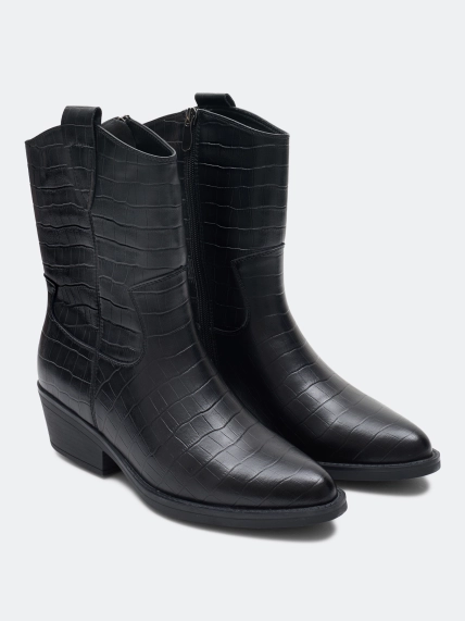 Ботильоны кожаные на низком каблуке казаки