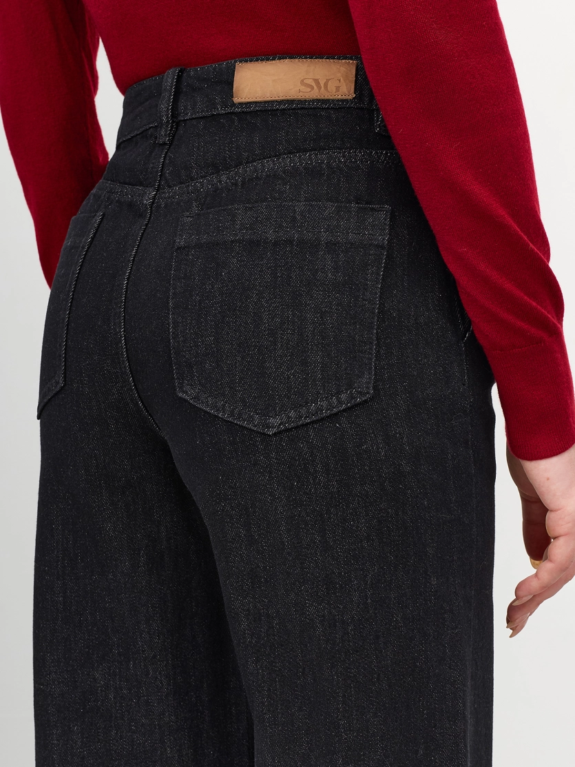 Широкие черные джинсы