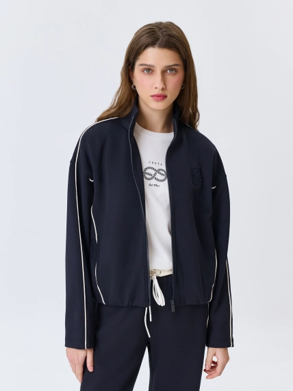 Трикотажный бомбер в спортивном стиле