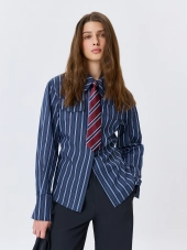 Яркая приталенная рубашка в полоску