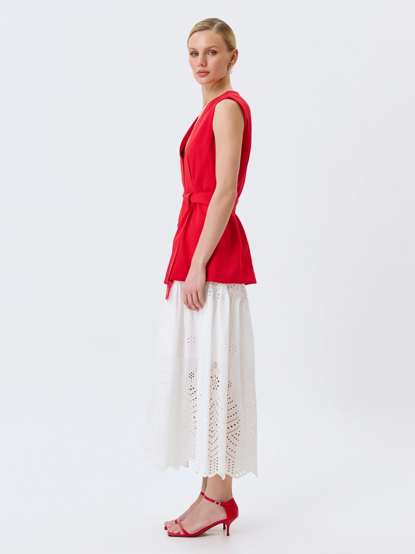 Удлиненный жилет с акцентными складками