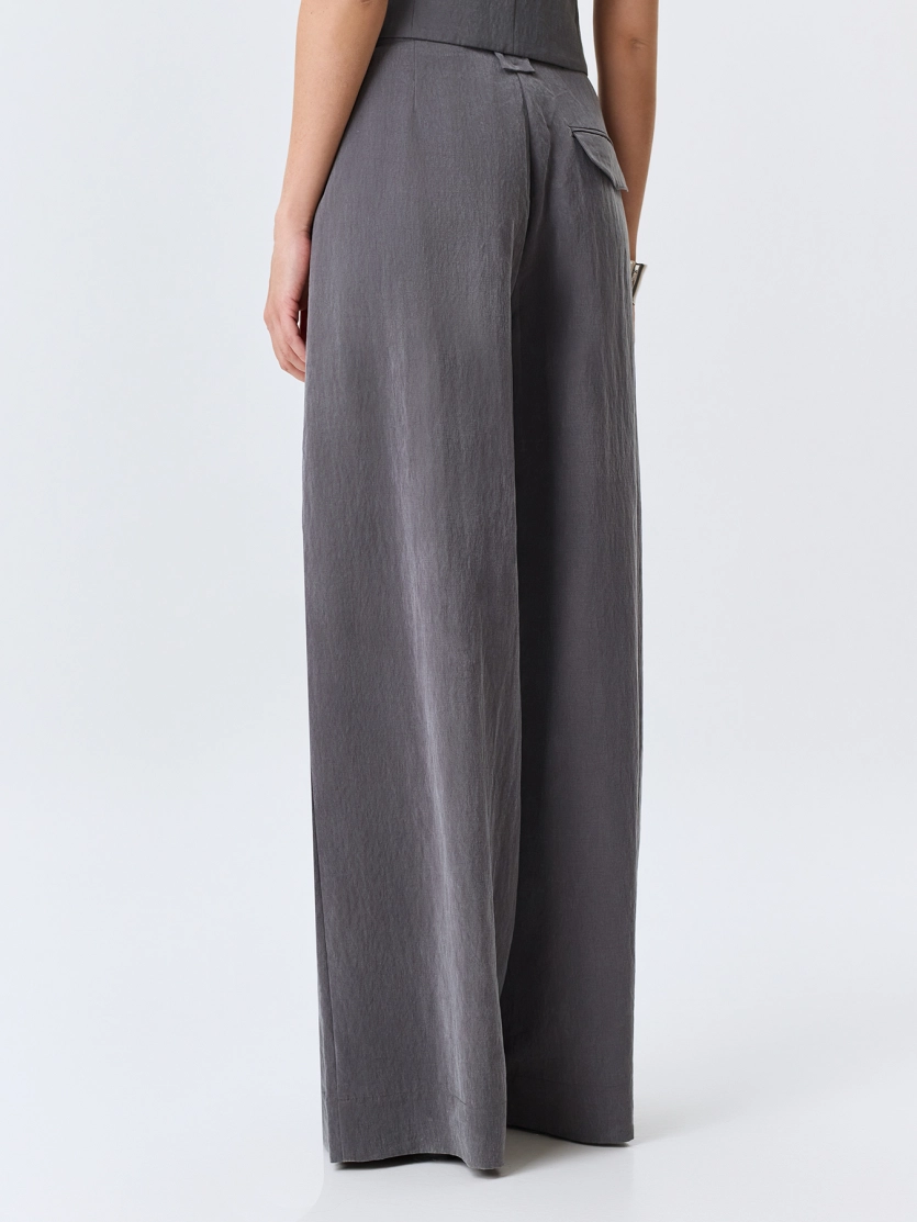 Брюки с акцентными складками из лиоцелла