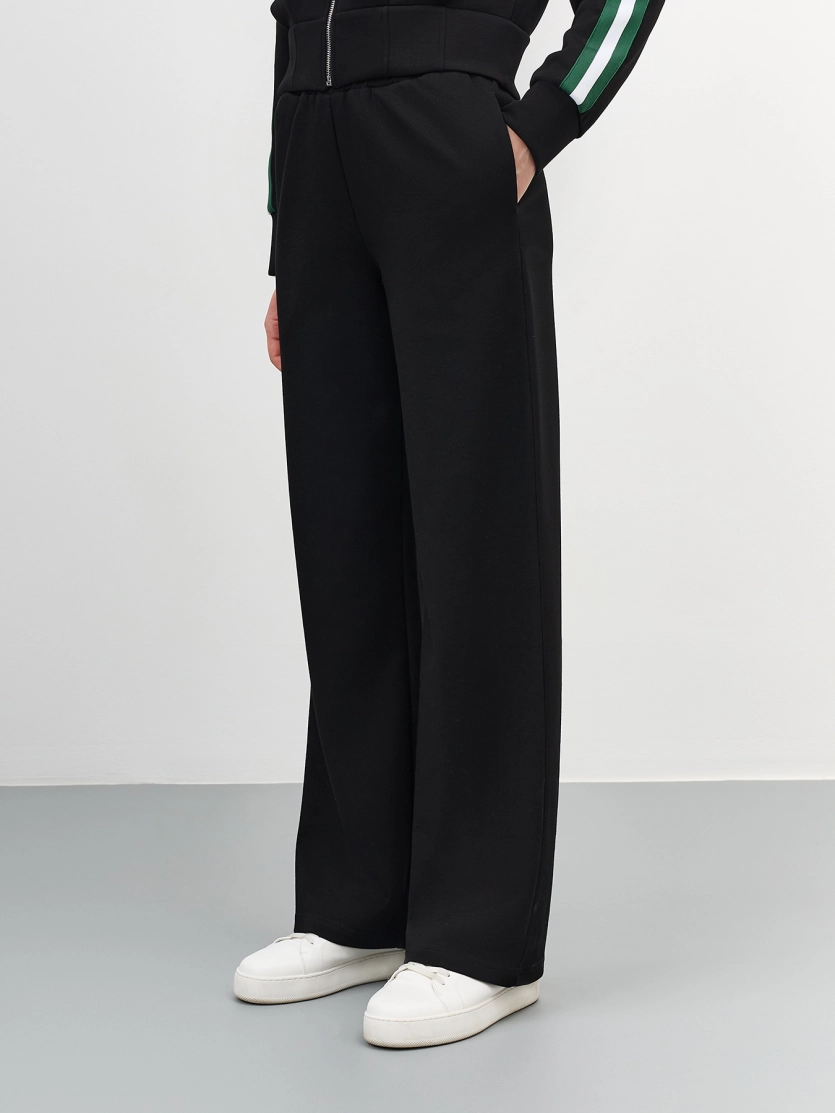 Трикотажные брюки в спортивном стиле