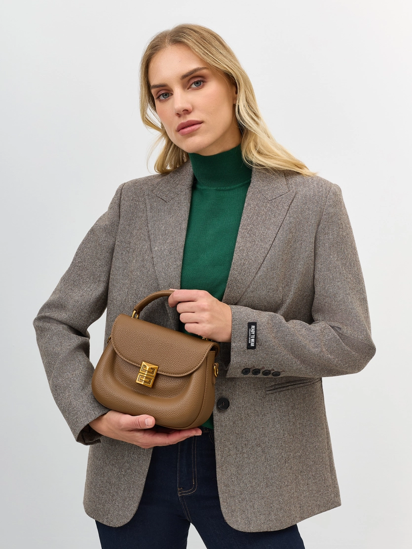 Фигурная сумка из эко кожи