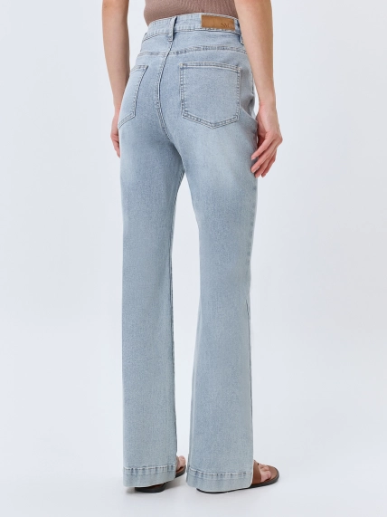 Джинсы bootcut с
акцентными стрелками