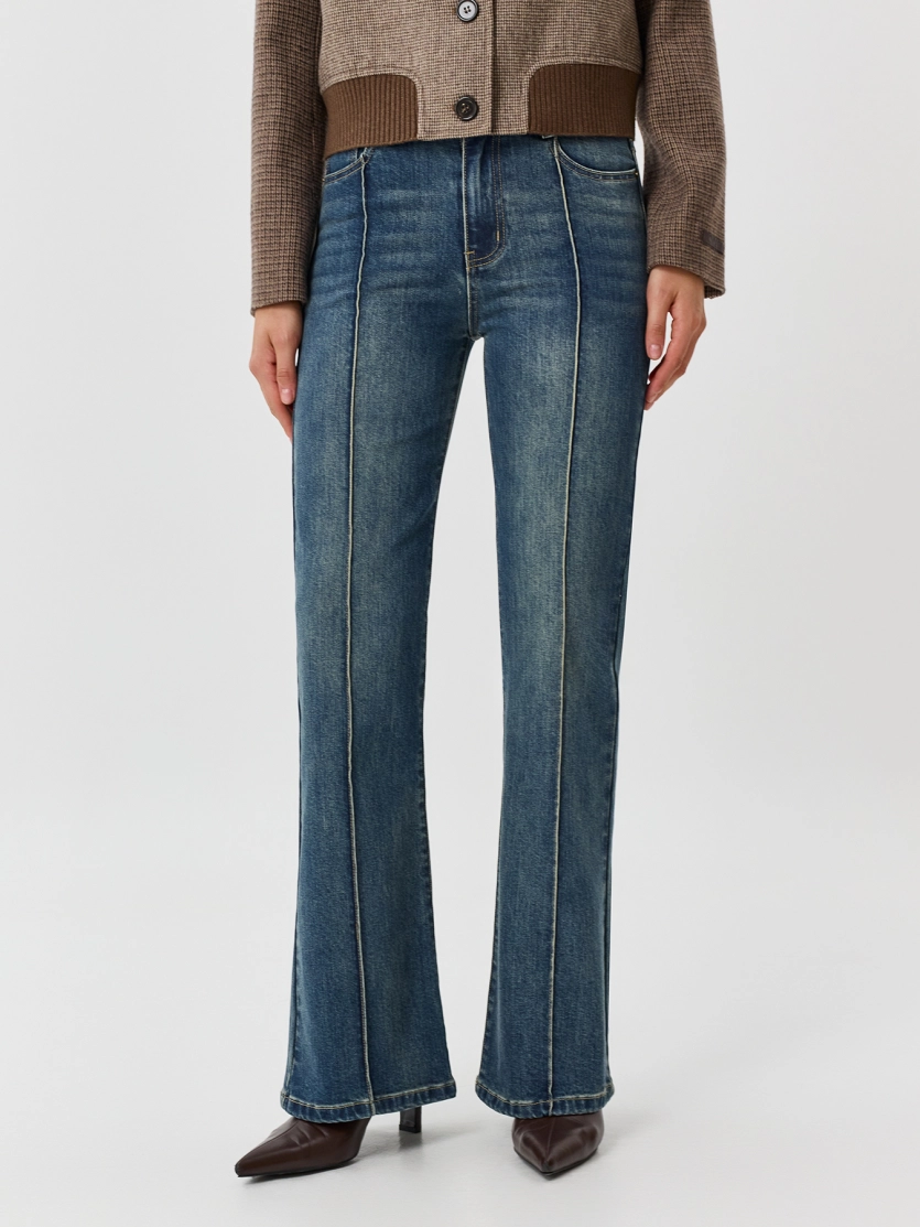 Джинсы Boot cut с акцентными стрелками
