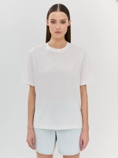 Свободная футболка с деликатным декором