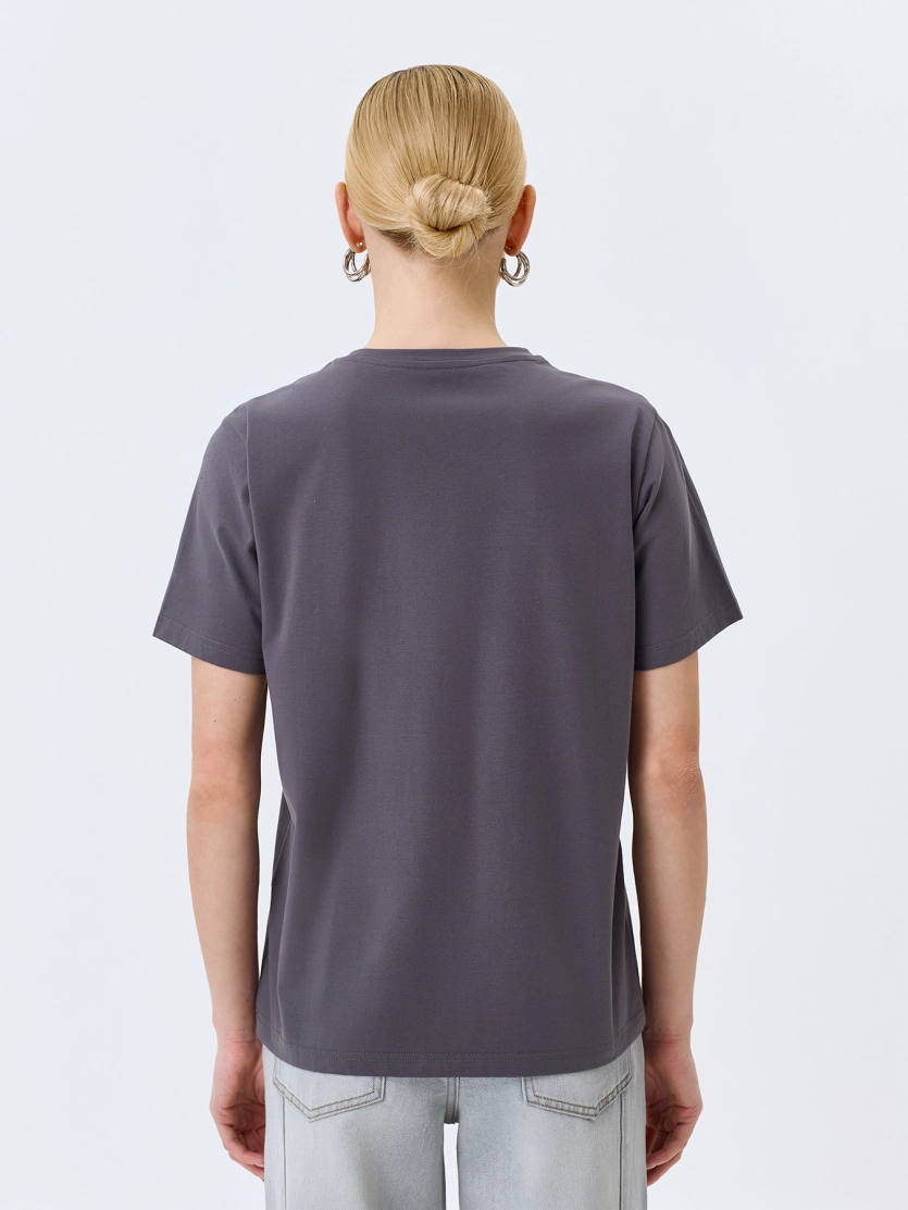 Футболка с флоральным принтом