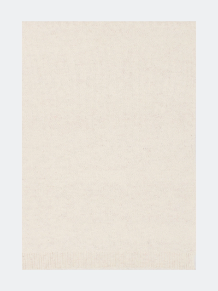 Молочный шарф из смесовой вискозы