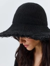 Летняя шляпа с широкими полями