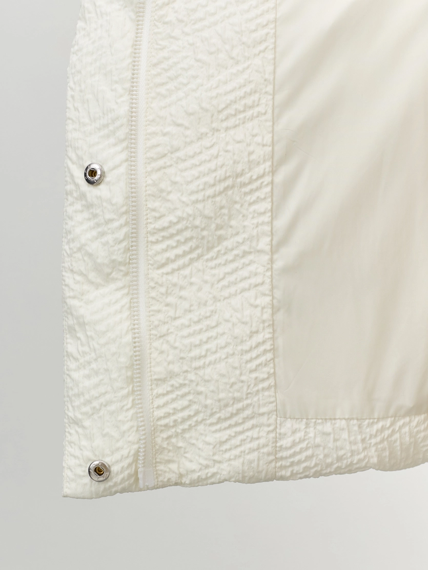 Объемная куртка из фактурной ткани