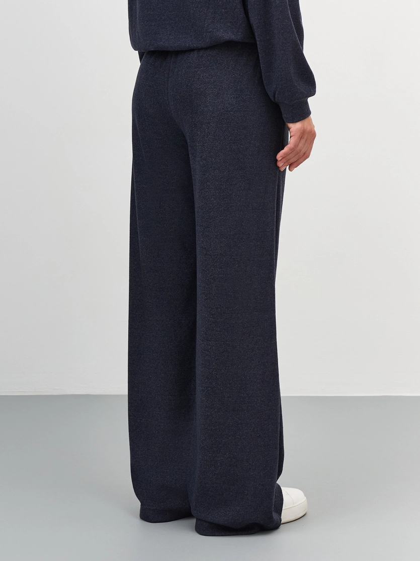 Брюки из фактурного трикотажа