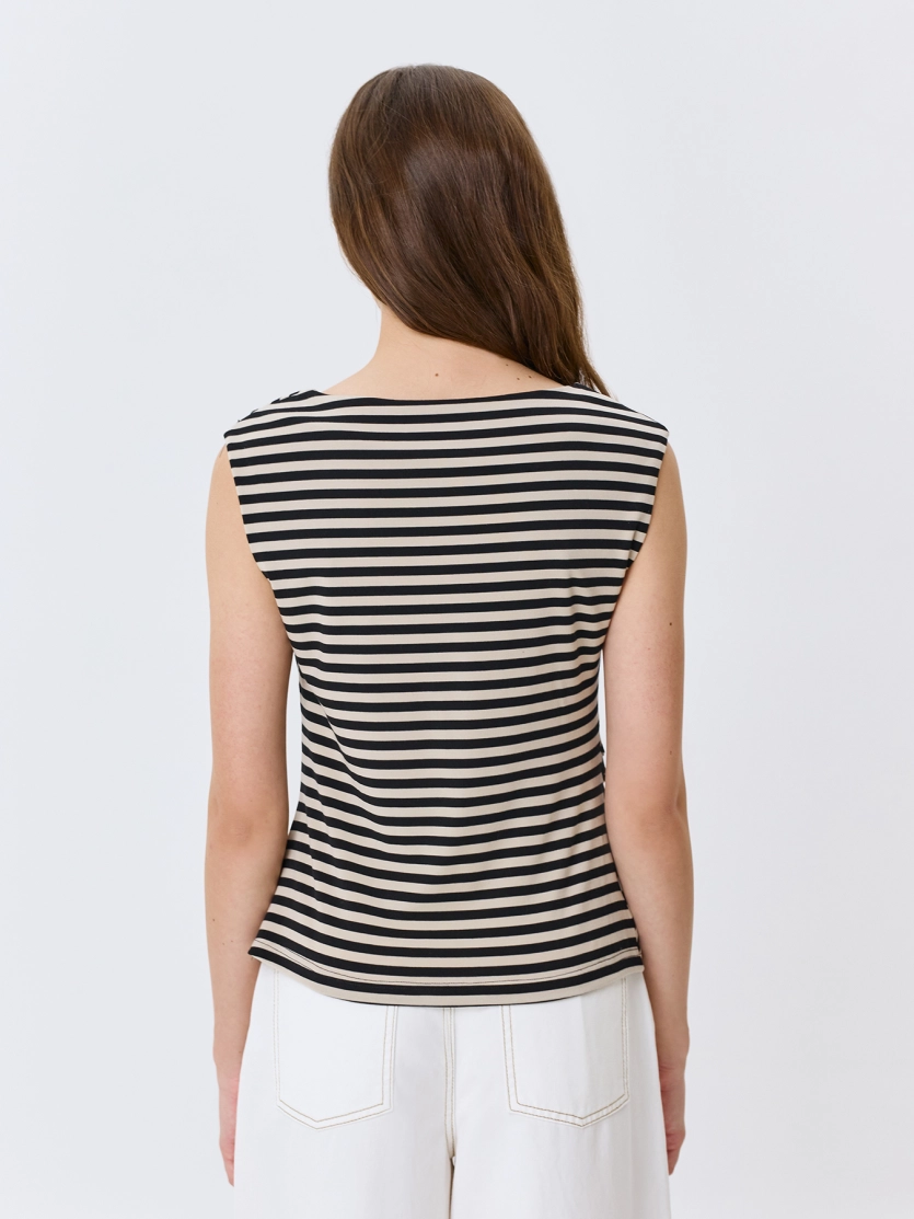 Асимметричный топ в полоску