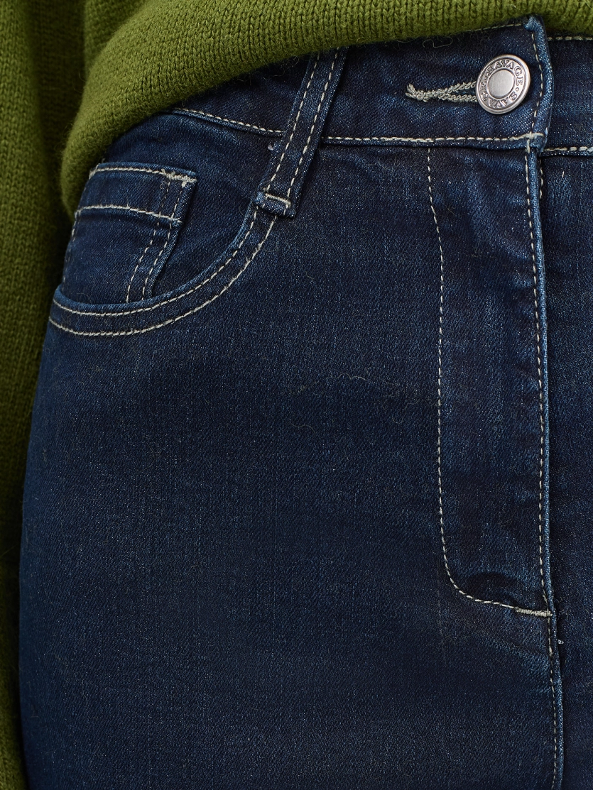 Джинсы с контрастной отстрочкой