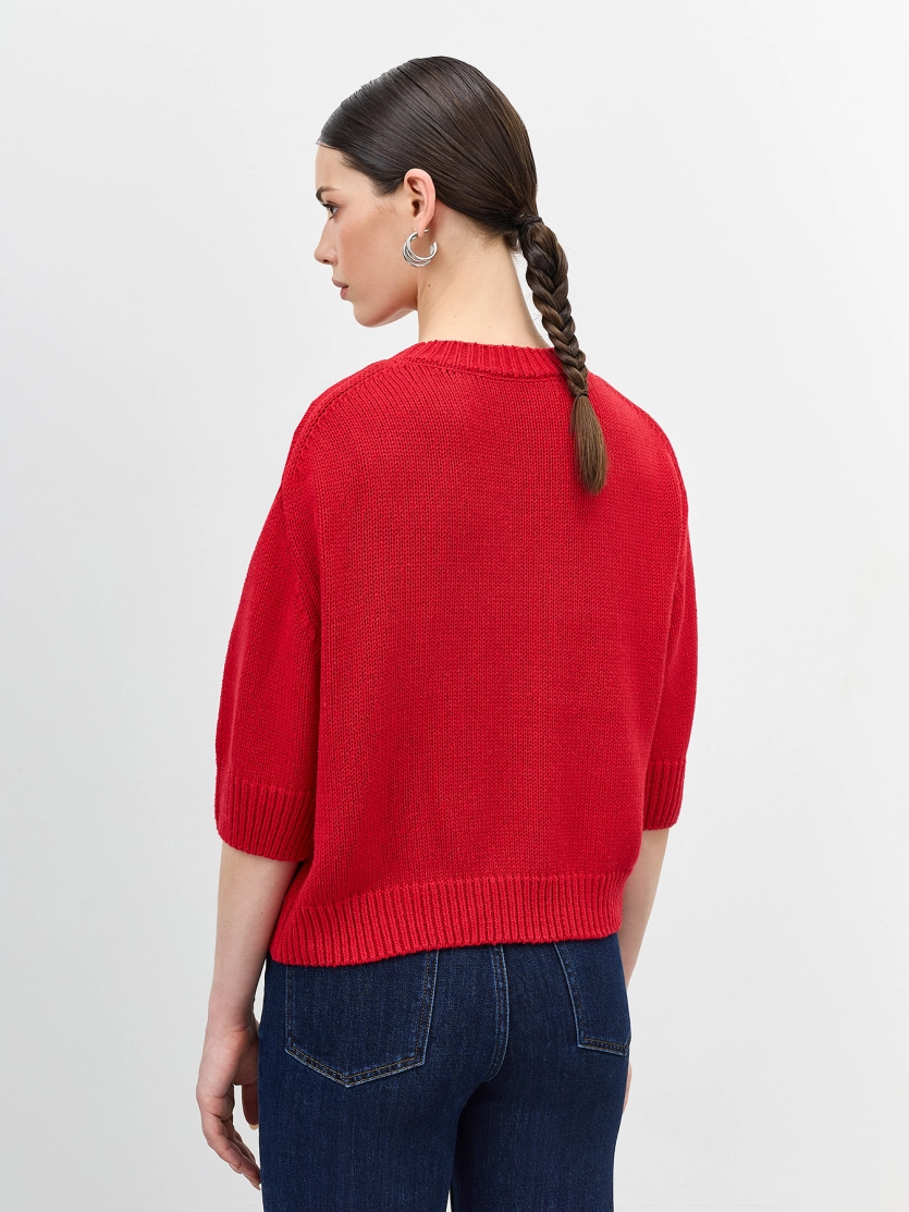 Свободный укороченный свитер