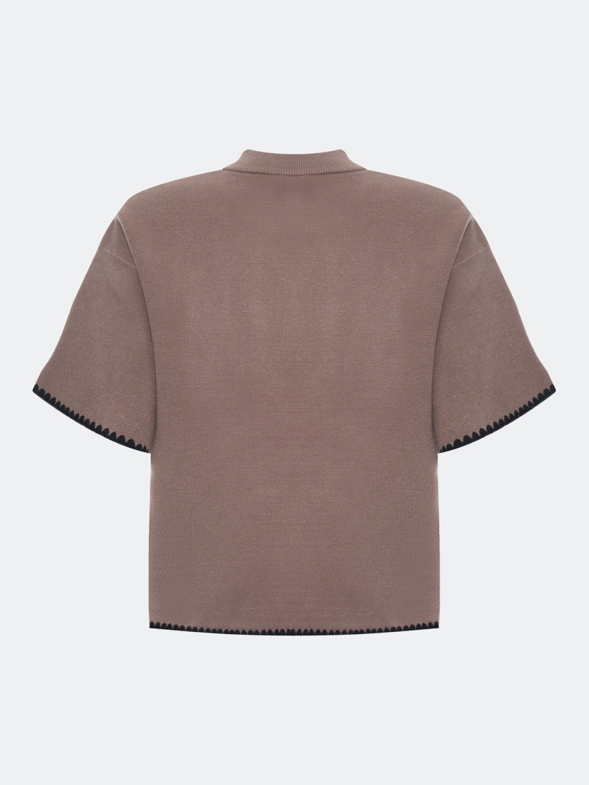 Свободный джемпер с коротким рукавом