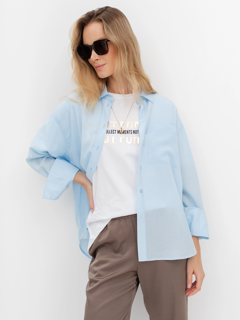 Oversize футболка с акцентным фольгированным принтом
