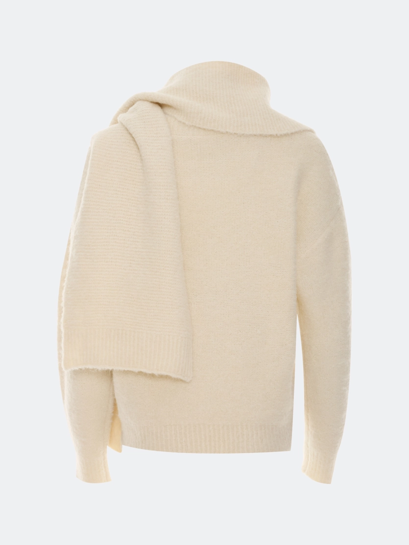 Свитер с объемным шарфом