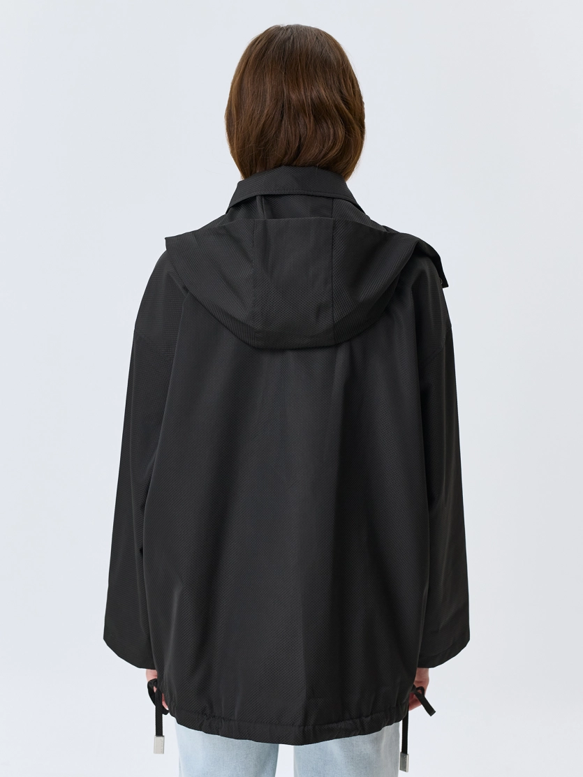 Ветровка с яркой подкладкой