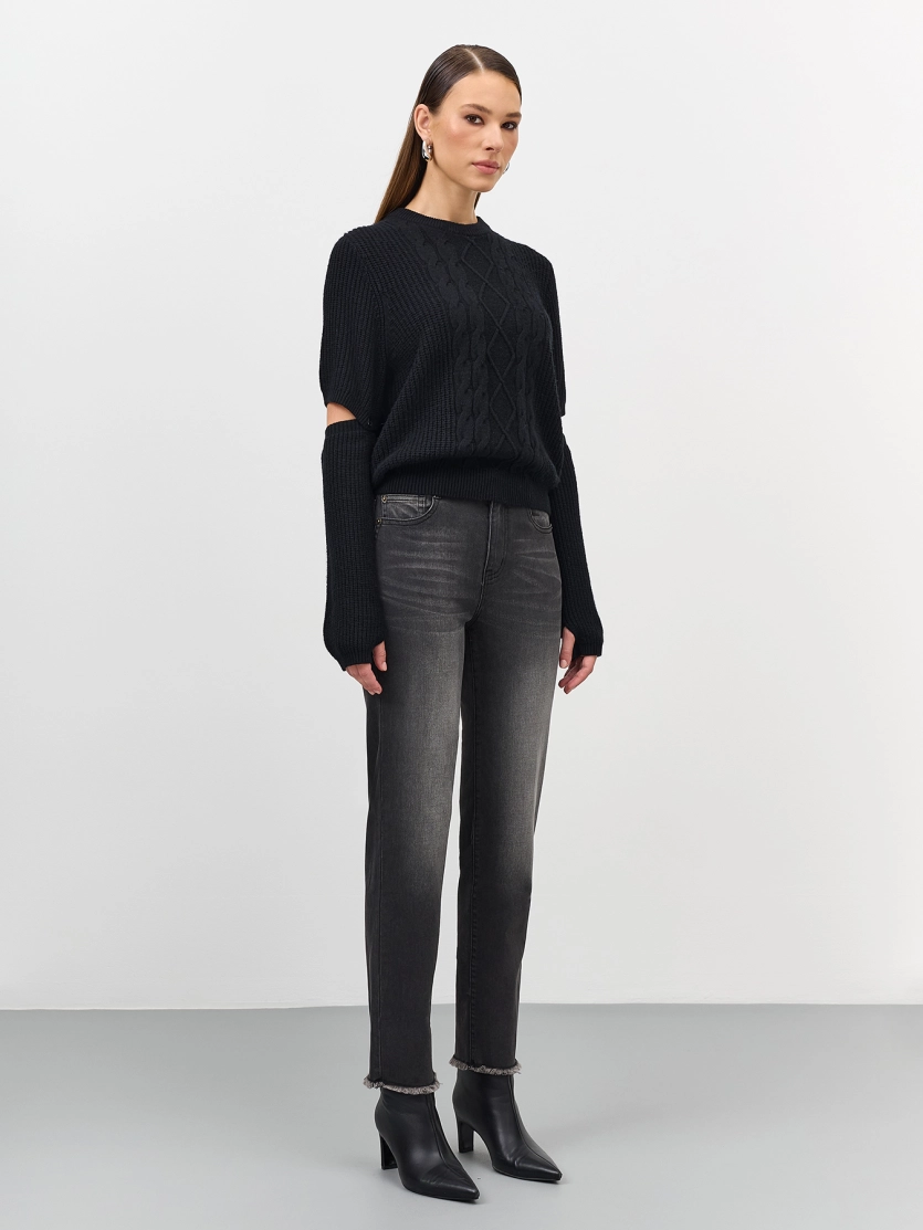 Джинсы с деликатной варкой и бахромой 