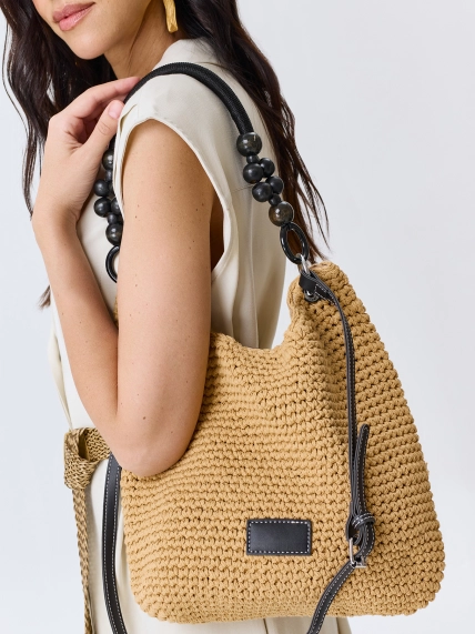 Плетеная сумка с акцентной ручкой
