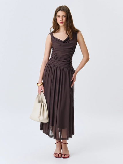 Платье с открытыми плечами