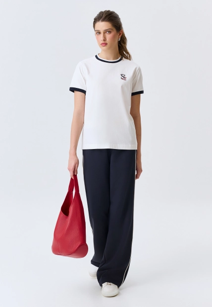 Футболка с контрастными деталями