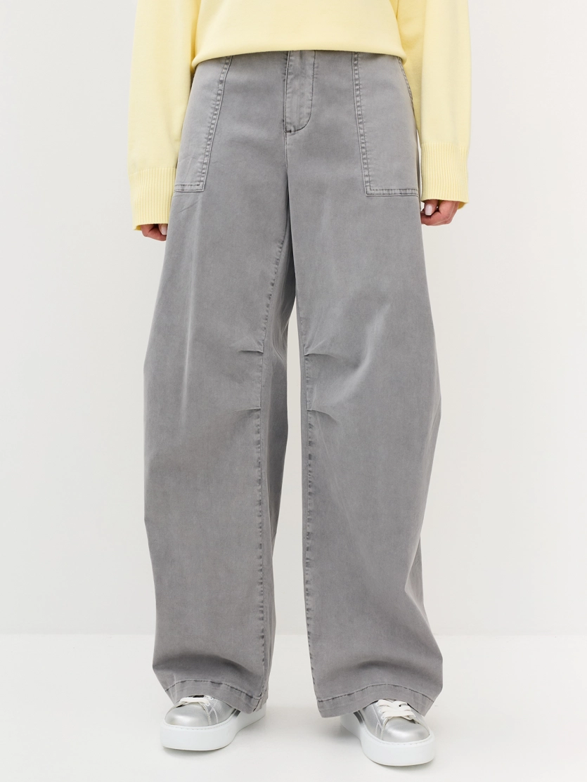 Объемные джинсы с карманами-патчами в стиле Workwear