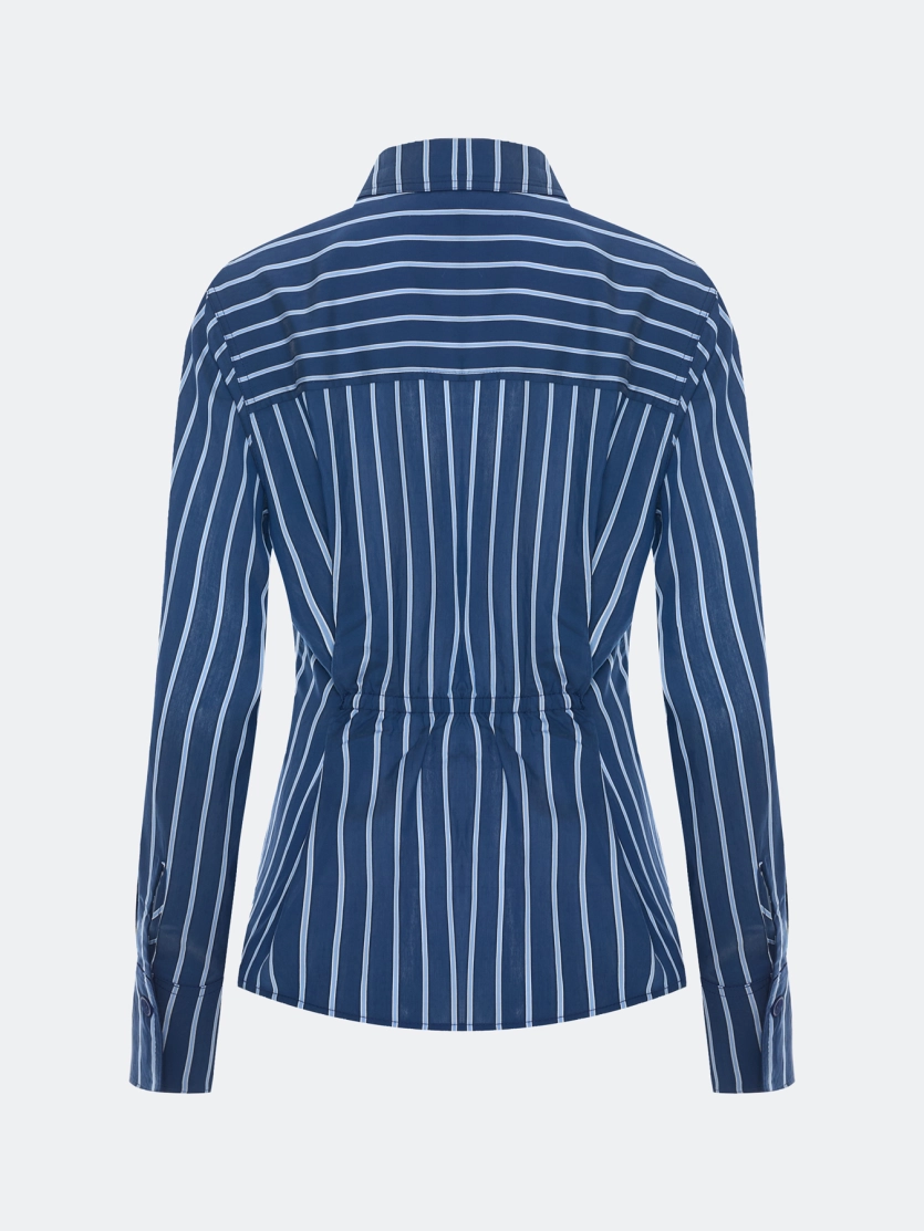 Яркая приталенная рубашка в полоску