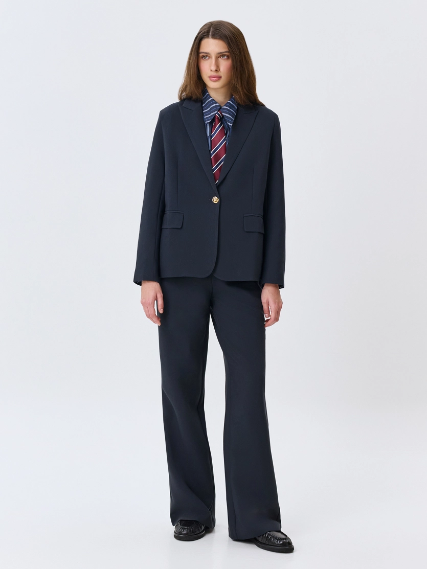 Прямые брюки с мягкими стрелками