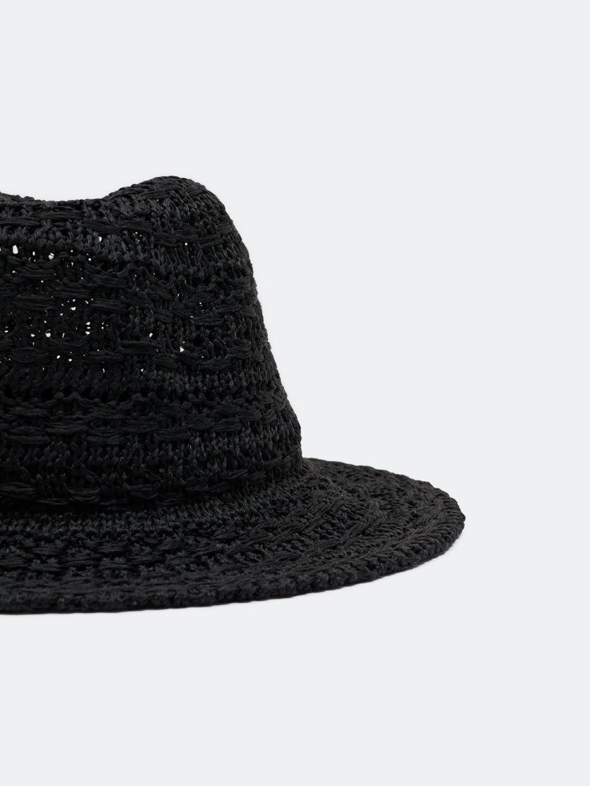 Плетеная шляпа с прямыми полями