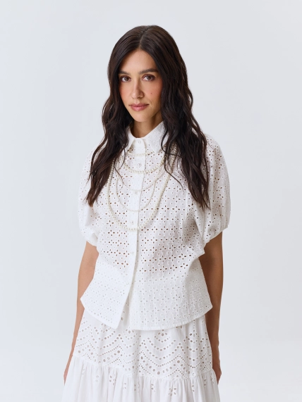 Ажурная блузка с объемными рукавами