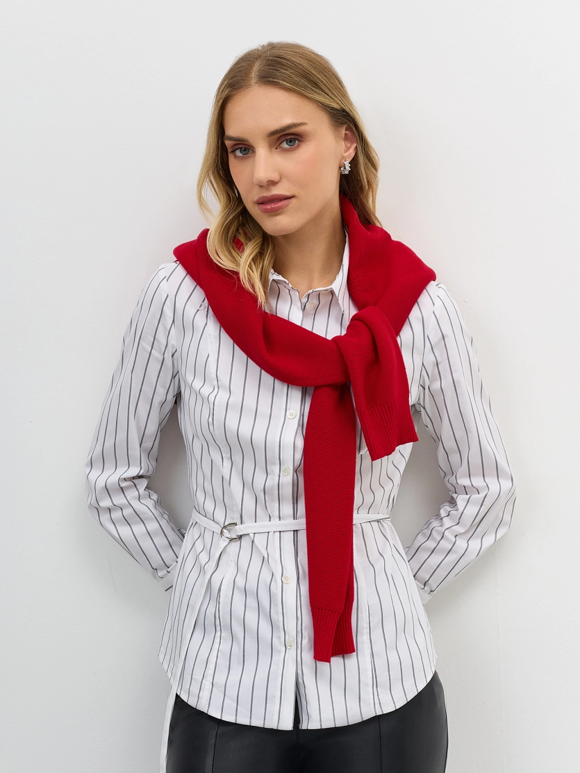 Приталенная рубашка в тонкую полоску