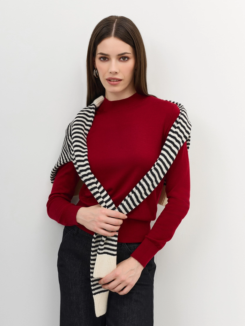 Яркий джемпер с шелком