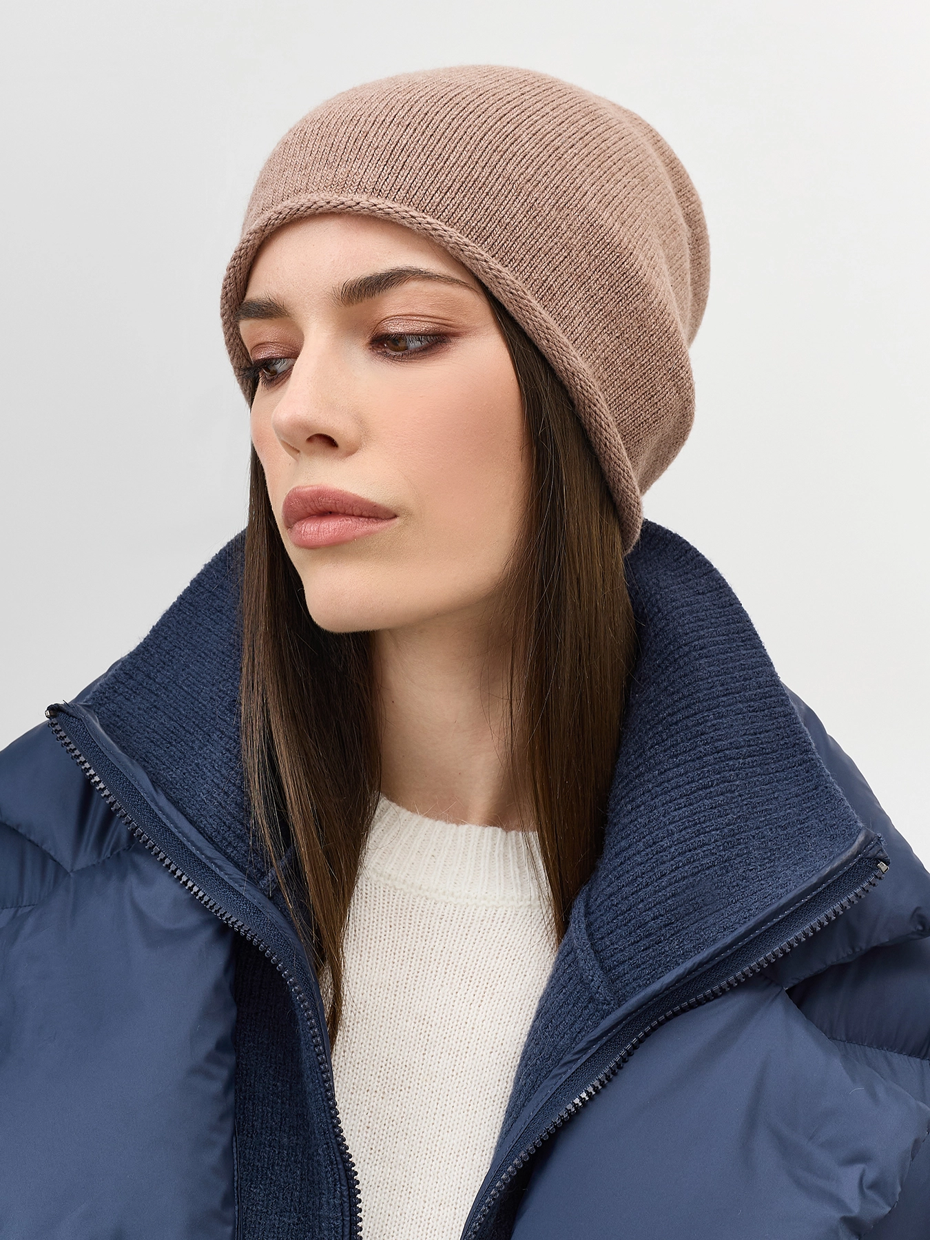 Шапка с минималистичным декором SAVAGE